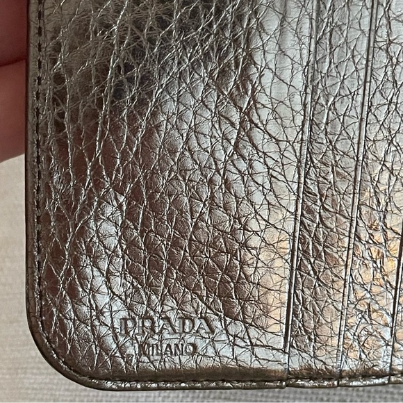 COA⭐️PRADA Vitello Daino Leather
Compact Wallet⭐️STUNNING⭐️ 💯Authentic - Picture 13 of 16